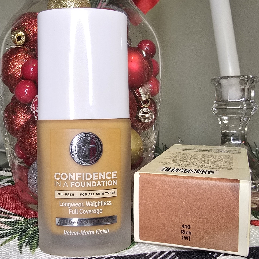 It Cosmetics Confidence in a Foundation 410 rich